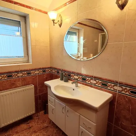 Arnyas Apartmanhaz شقة بالاتوليلّي