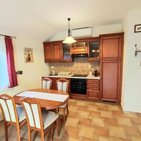 Lägenhet Arnyas Apartmanhaz Balatonlelle