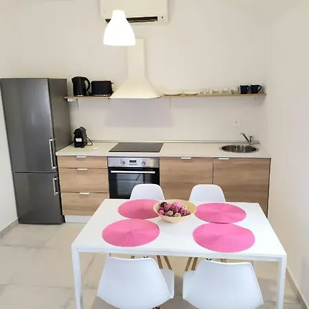 شقة Arnyas Apartmanhaz *