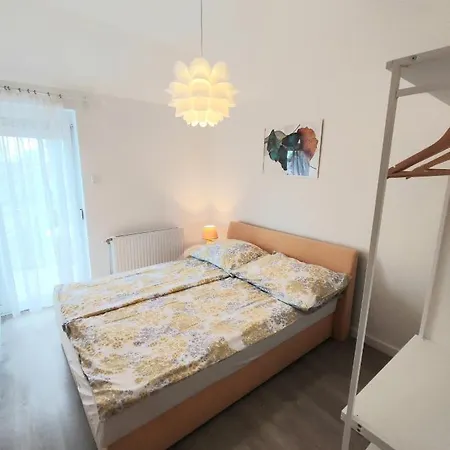 شقة Arnyas Apartmanhaz *