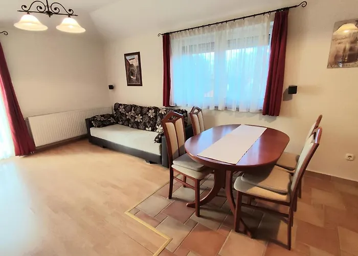 Arnyas Apartmanhaz 발라톤엘