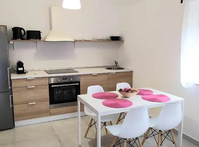 Arnyas Apartmanhaz 발라톤엘