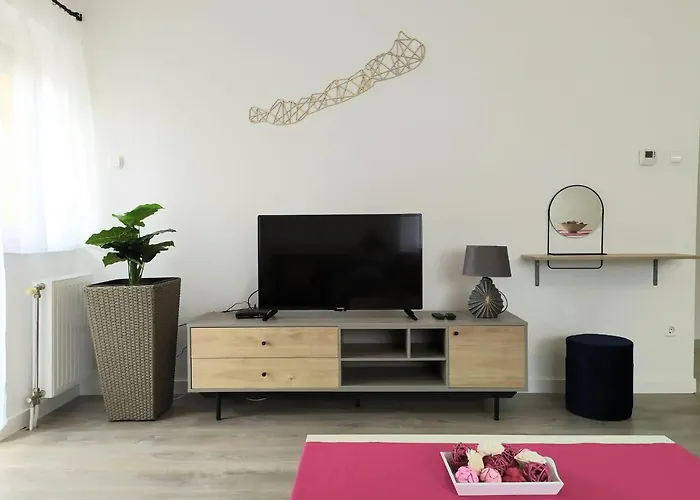 Arnyas Apartmanhaz * 발라톤엘